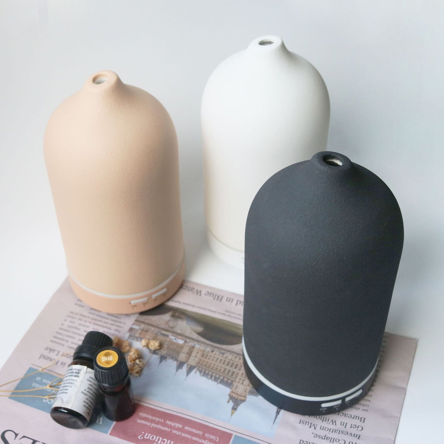 Ceramic Aromatherapy Machine - Essential Oil Diffuser, Home Humidifier, Hotel Fragrance Device - Includes Aromatherapy Oils