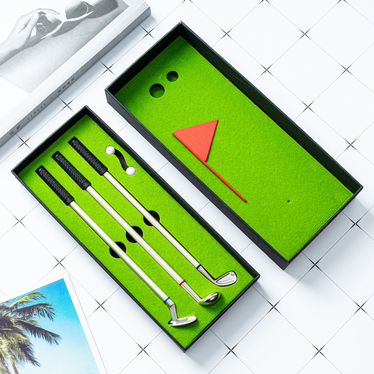 Golf Gift Pen Set - Desktop Mini Golf Putting Green with Metal Golf Club Ballpoint Pens